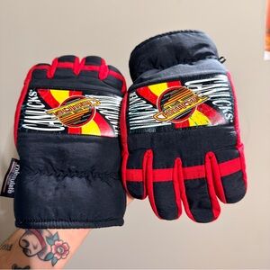 90s Women’s/Youth Vancouver Canucks Youth Thinsulate Gloves
